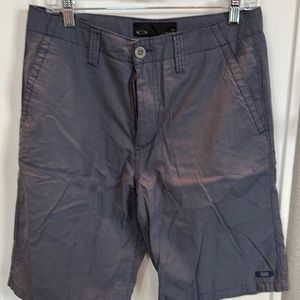 Blue/tan pattern Oakley men’s shorts. 32